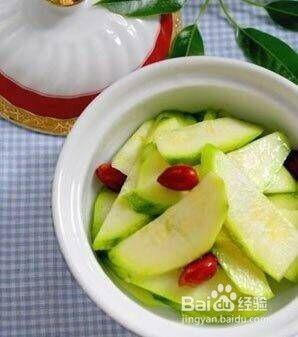 梨瓜怎么凉拌着吃呢视频,清爽夏日家常凉菜制作教程