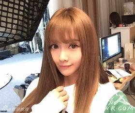 苏州大学校花吃瓜视频,校园美食瞬间走红