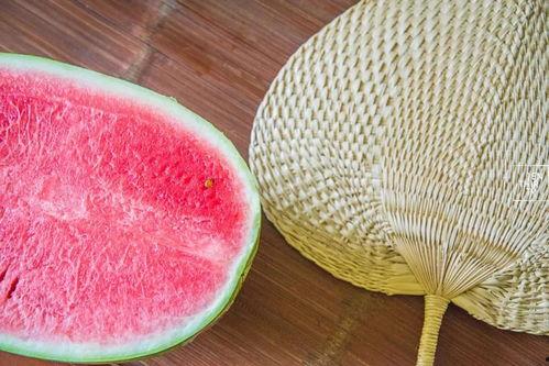 4人吃瓜视频,温馨瞬间引网友热议